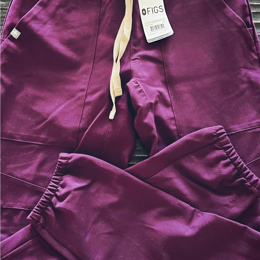 Figs set- Inala Slim Top XS, Women’s Venice Slim Jogger Pants XXS, Deep Purple